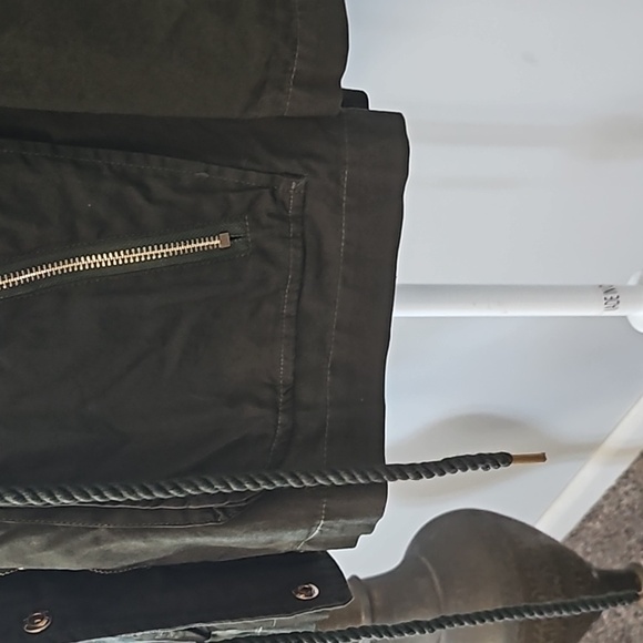 Denim 24/7 Olive Green Utility Jacket with Black Appliques & Tie Waist NWOT - Picture 9 of 12